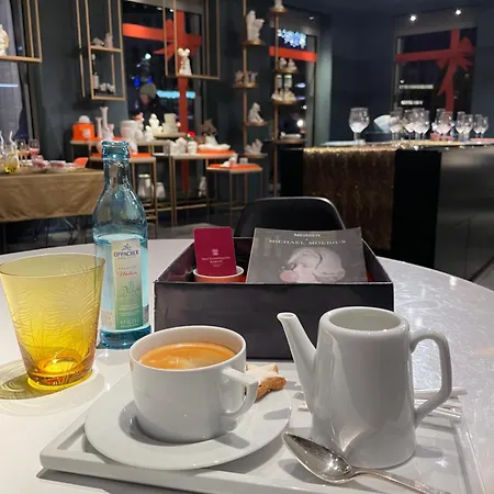 Privatzimmer In Atelier *