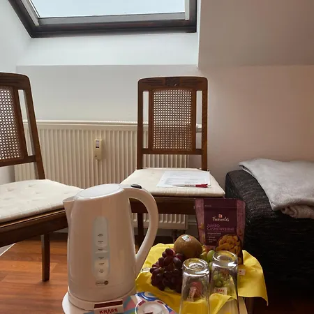 Privatzimmer In Atelier Alloggio in famiglia *